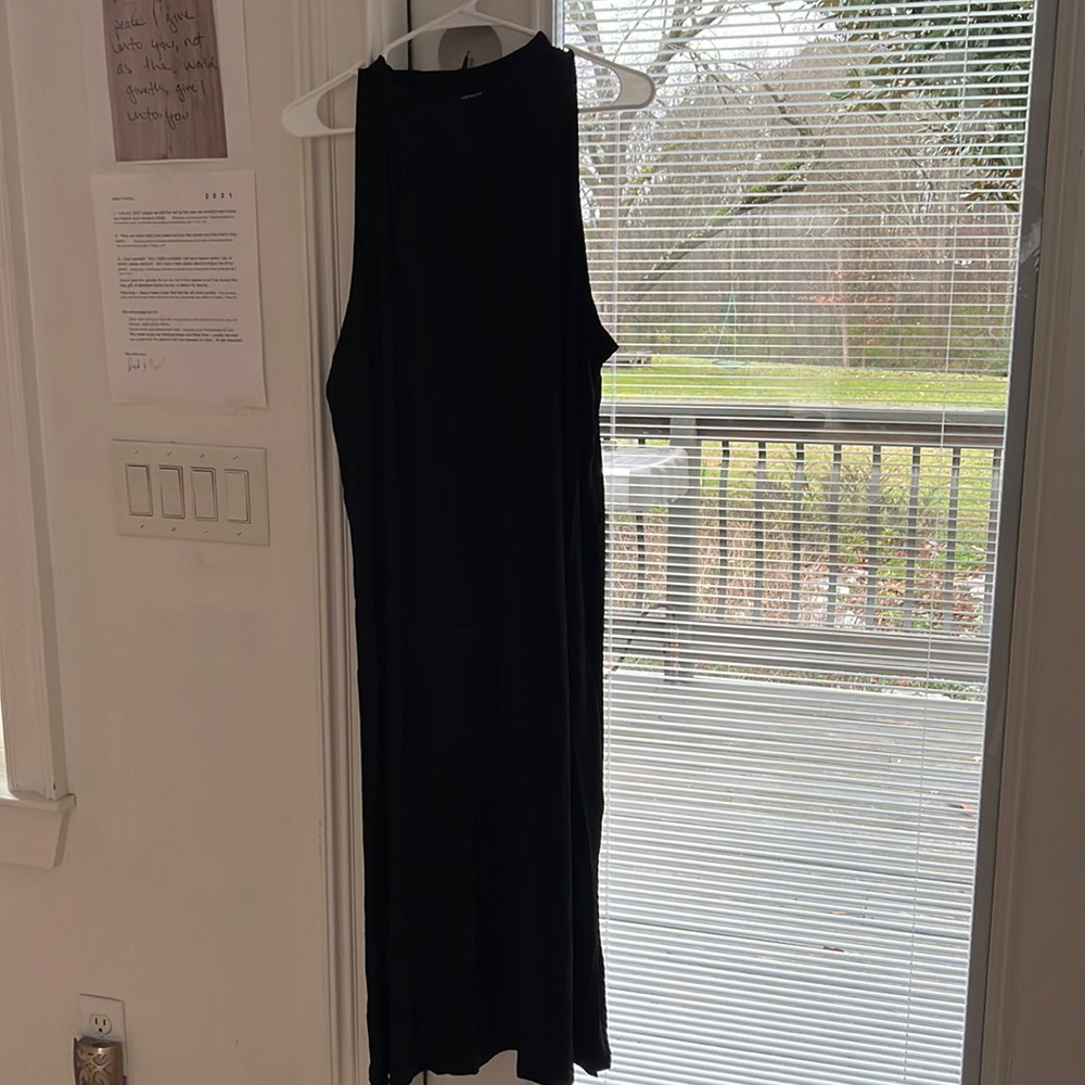 Black sleeveless maxi dress